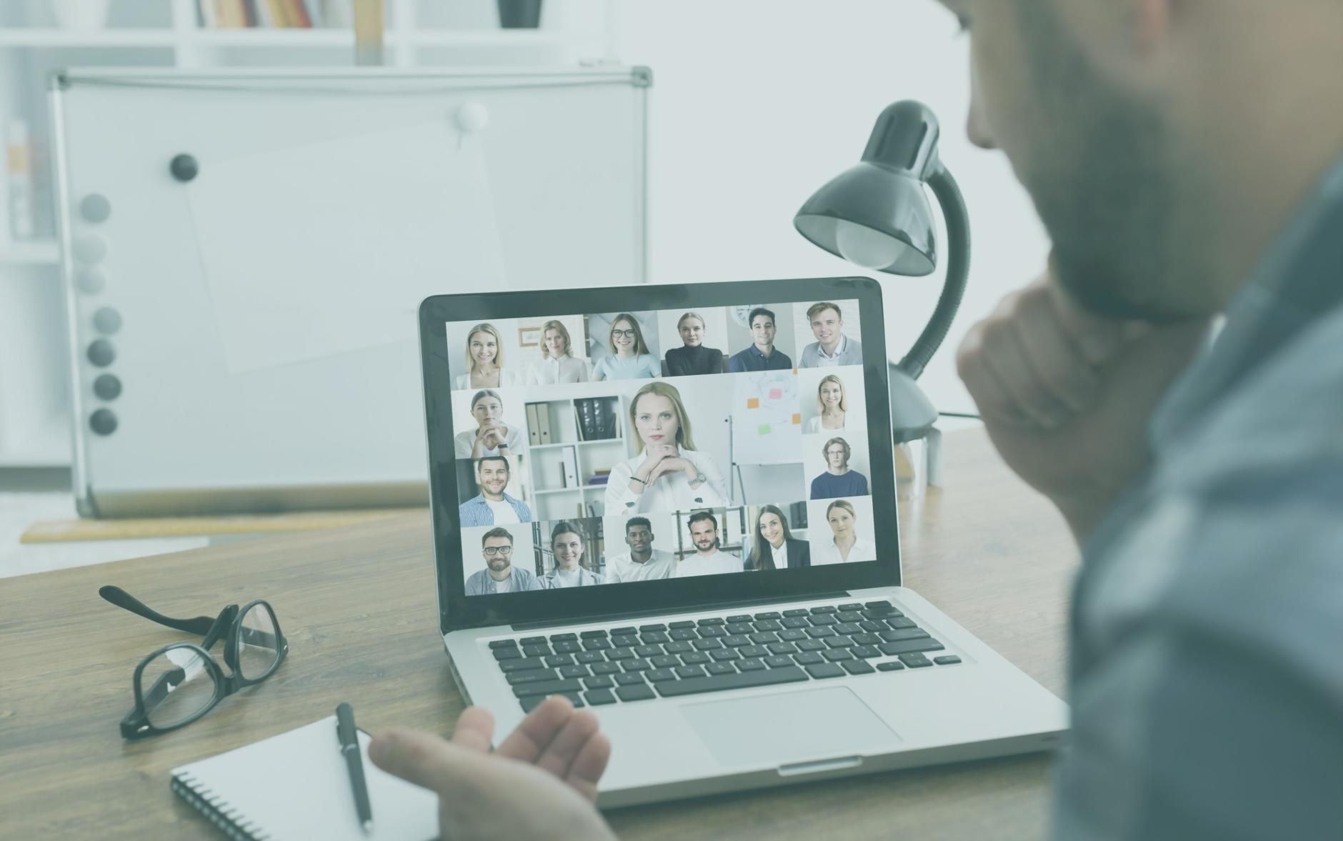 Захламлённый фон в портретах: выбор локации